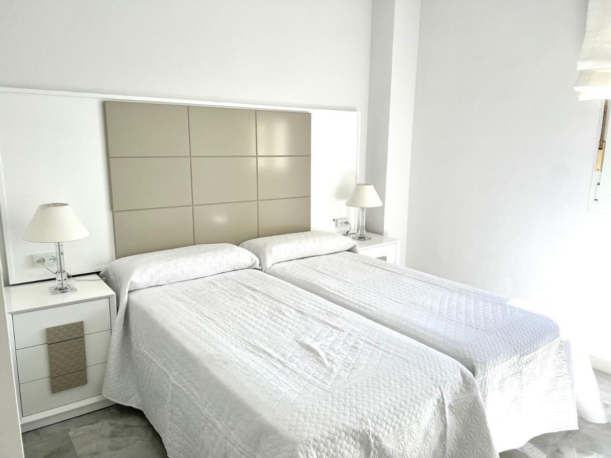 Mi Capricho 170 Beachfront Apartment Sitio de Calahonda Esterno foto
